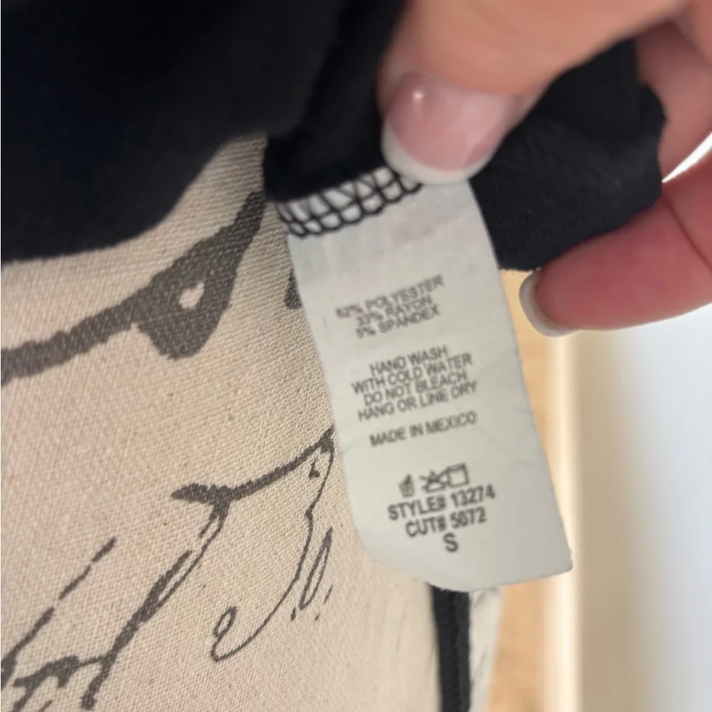 Charlotte Avery Black Fitted Top - Picture 5 of 5